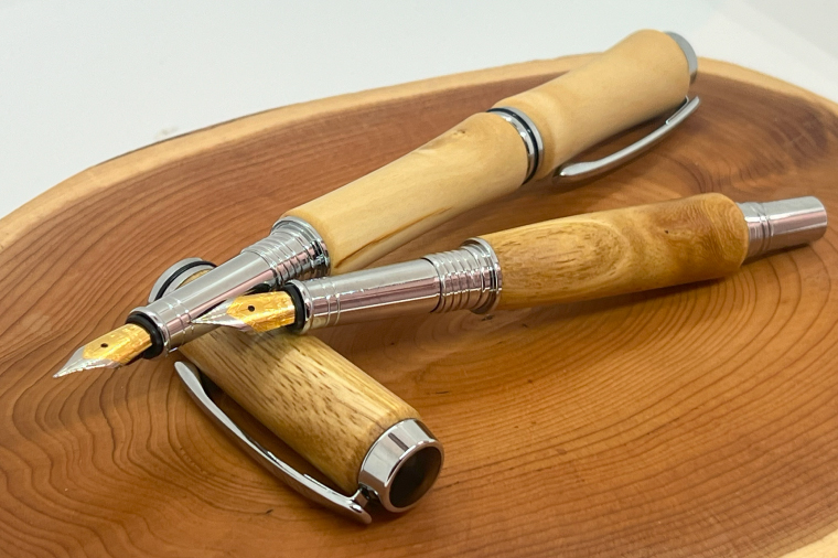 沖縄天然木の木軸万年筆｜ペン 万年筆 木 木軸 木材 木軸万年筆 特別 受注生産 職人 手作り ギフト 贈り物 文具 文房具 筆記用具 沖縄 沖縄県 豊見城市(CL003)