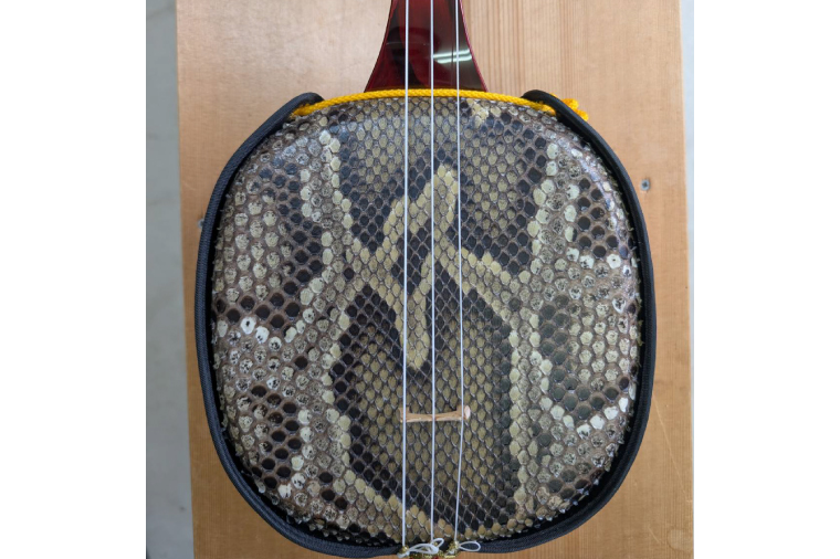 「三線工房ダイキ」チュン材赤塗り　蛇皮二重張り三線セット｜三線 沖縄 楽器 音楽 日本 セット 三線工房 沖縄三線 おきなわ 送料無料 豊見城市(CU004)