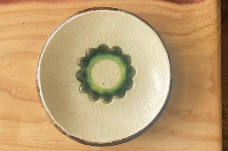 ゴーヤー柄の豆皿（丸）｜やちむん 豆皿 皿 ゴーヤー 沖縄 沖縄県 豊見城市 送料無料（DD004）