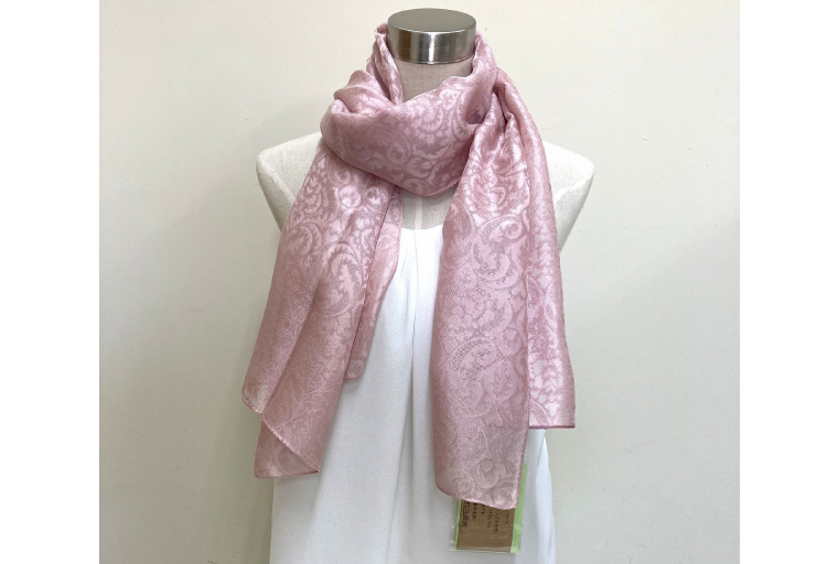 ウージ染め花穂ストール～唐草～｜ストール ショール ウージ染め 花 シルク 唐草 沖縄 おきなわ 沖縄県 ウージ 伝統 贈り物 ギフト 沖縄県 豊見城市(AI030)