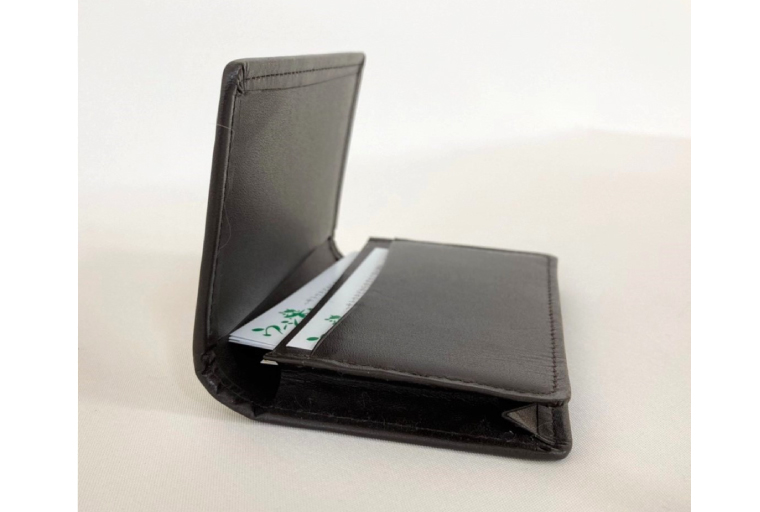 AI040　ウージ染め花穂名刺入れ