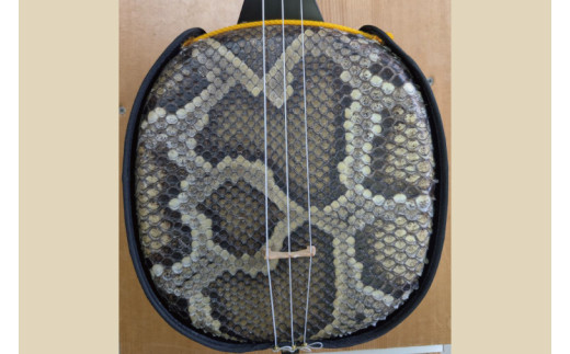 ★選べるレジンバチ★「三線工房ダイキ」チュン材黒 ツヤなし蛇皮二重張り三線セット｜三線 三線工房 沖縄 セット 三線セット バチ レジンバチ 沖縄県 豊見城市(CU007)