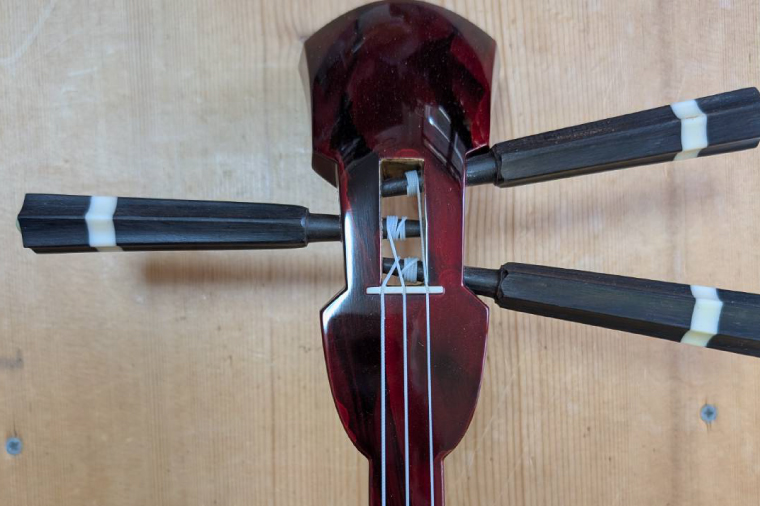 「三線工房ダイキ」チュン材赤塗り　蛇皮二重張り三線セット｜三線 沖縄 楽器 音楽 日本 セット 三線工房 沖縄三線 おきなわ 送料無料 豊見城市(CU004)