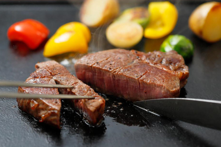 石垣牛・ステーキ肉 ヒレ 360g（約180g×2枚）|肉 お肉 にく 牛肉 ヒレ 石垣牛 ステーキ  沖縄県 豊見城市（AG018-1）