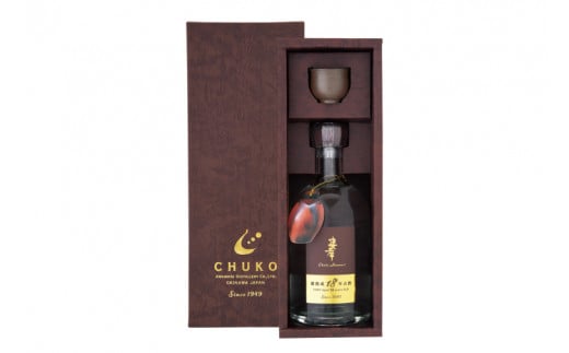 【2024IWSC最高金賞/限定20セット】 忠孝 甕熟成18年古酒40度500ml（おちょこ付き）｜泡盛 あわもり 酒 お酒 酒類 古酒 １本 ユネスコ 無形文化遺産 ユネスコ無形文化遺産登録決定 伝統的酒造り 酒造 沖縄県 沖縄 豊見城市(BY028)