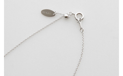 AT005　アクセサリー ピアス ペンダント しずくホワイトホタルガラス SV925セット