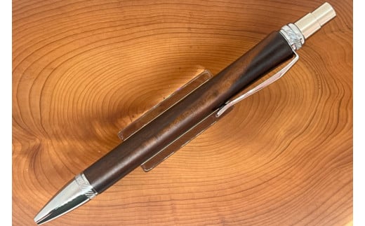 沖縄天然木の木軸ペン（ノック式タイプ）｜ペン ボールペン 木 木軸 木材 木軸ペン 特別 受注生産 職人 手作り ノック式 ギフト 贈り物 文具 文房具 筆記用具 沖縄 沖縄県 豊見城市(CL002)