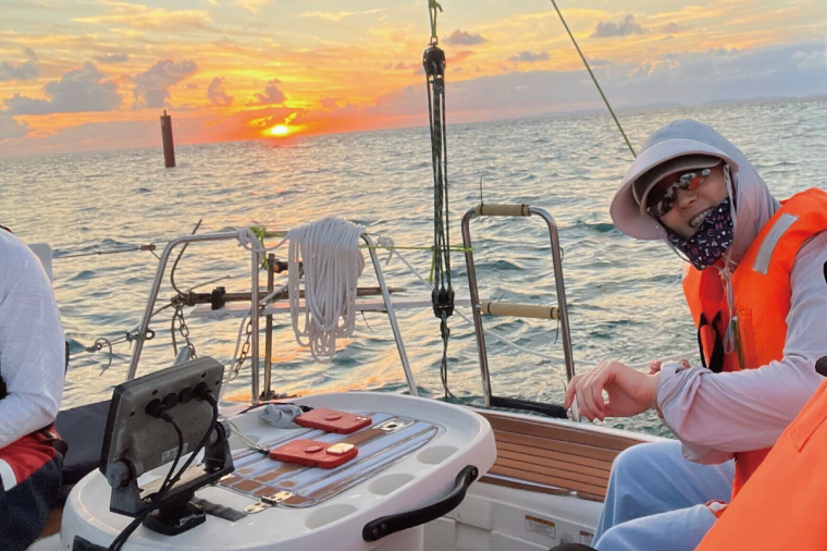 沖縄ヨット体験セーリング 2時間コース(1艇分：4名様まで可)｜沖縄 おきなわ 沖縄県 体験 体験型 海 セーリング ヨットセーリング マリンスポーツ ヨット クルージング 船 贅沢 マリンレジャー 豊見城市 人気(BS001)