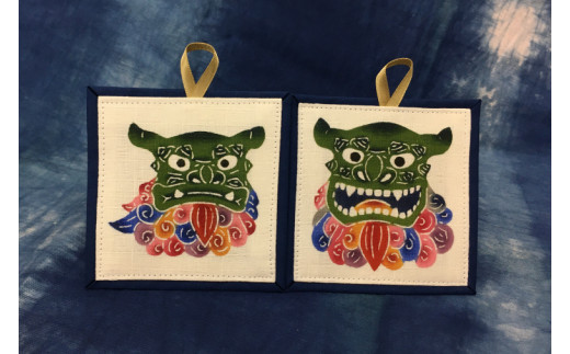 BE002　琉球びんがた（手染め）「ポーチとハンカチとシーサーセット」