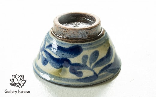 沖縄のやちむん 唐草模様4寸マカイ（御飯茶碗）ペア【ネイビー×オリーブ】