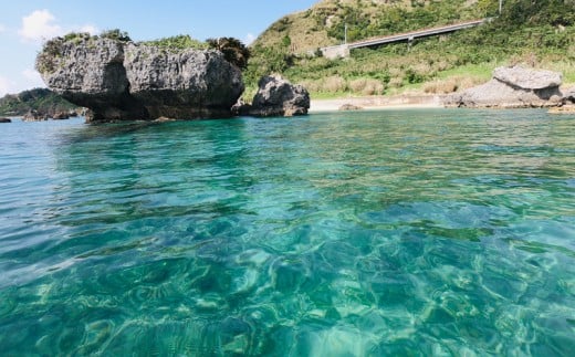 パワースポット果報バンタ＆秘密のビーチ上陸カヤックツアー！【1名様】