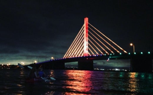 満点の星と夜景の海中道路ナイトカヤックツーリング！【2名様】