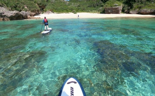 パワースポット果報バンタ＆秘密のビーチ上陸SUPツアー！【2名様】