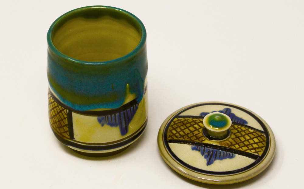 【琉球太田焼窯元】 線刻フタ付き茶碗