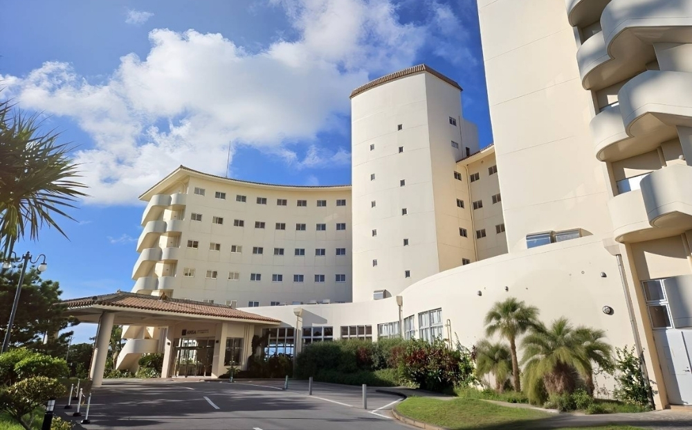 【ANAクラウンプラザリゾート沖縄うるまヒルズ】スーペリアキング　ペア宿泊券（夕朝食付き）