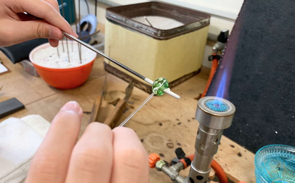 浜比嘉島の思い出に・・・マース（塩）入りとんぼ玉作り体験【1名様】