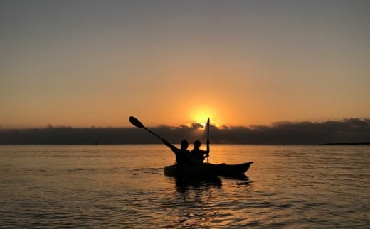 絶景！！サンライズカヤック＆シークレットビーチ上陸ツアー！【1名様】