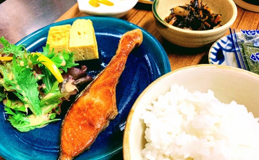 【ホテルハーバー】1泊ペア宿泊券（日替わり手づくり朝ごはん付き）