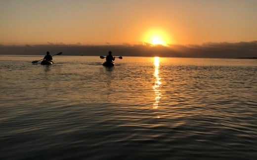 絶景！！サンライズカヤック＆シークレットビーチ上陸ツアー！【1名様】