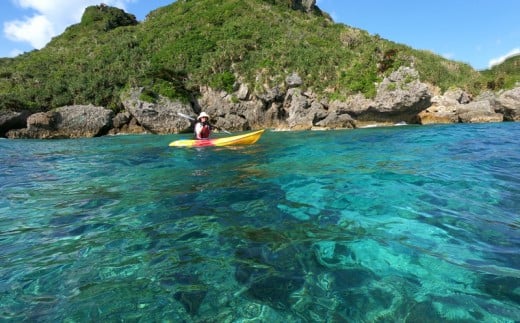 パワースポット果報バンタ＆秘密のビーチ上陸カヤックツアー！【2名様】