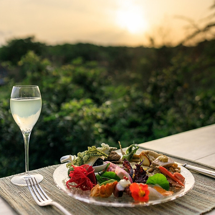 DH001　宮古島　海の見える丘のレストラン『ゆさらび』　ディナー電子チケット(1名様分）