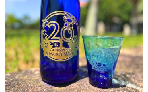 CW18【宮古島市制施行20周年記念】記念ロゴ刻印 泡盛一升瓶・琉球グラスセット