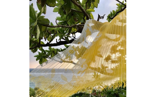 AY103　黄金色のショール　福木染め　南国 沖縄 離島 宮古島 ショール 黄金色 福木染め フクギ 正絹 手染め