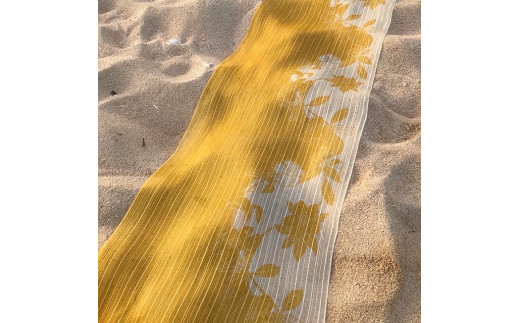 AY103　黄金色のショール　福木染め　南国 沖縄 離島 宮古島 ショール 黄金色 福木染め フクギ 正絹 手染め