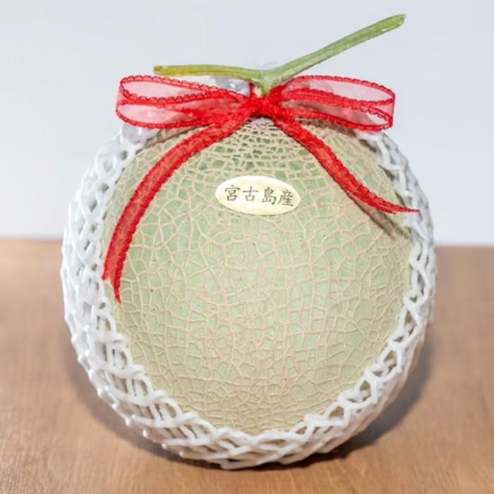 【とみお農園｜農家直送】宮古島産 赤肉メロン 1玉（2kg以上・糖度14度以上）2026年春発送（TN03）