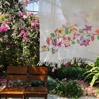 AY101　紅型染め ブーゲンビリアのショール 赤