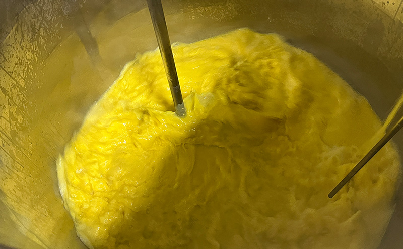 沖縄県大宜味村産100％　青切りシークヮーサー2L　2本セット 沖縄 おきなわ 青切り ドリンク カクテル割り 大宜味村 ノビレチン 2リットル すっきり ドレッシング 調味料 隠し味 話題 国産 県産 すっぱい やんばる 業務用 炭酸割り アレンジ料理