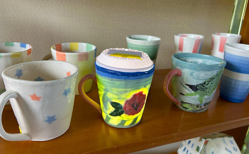 透土練り込み　コーヒーカップ　レインボー柄 日用品 食器 コップ カップ コーヒーカップ 透土 陶器 焼物 やちむん 工芸品 伝統工芸 虹柄 インテリア プレゼント ギフト 贈り物 贈答品 ふるさと 沖縄県 大宜味村