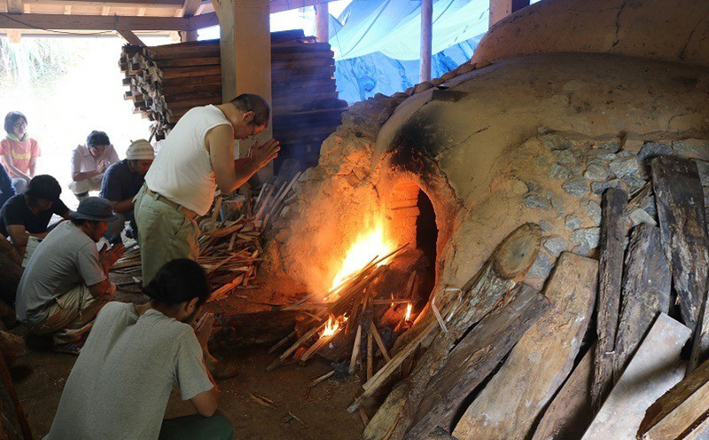 シーサー陶房大海　シ～サ～香炉（大・正面向き）