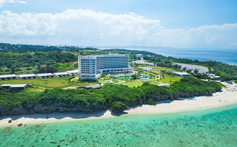 【2025年1月～2025年12月まで】「ヒルトン沖縄瀬底リゾート」1泊2日／朝食付きペア宿泊券（エグゼクティブルーム／禁煙） バカンス リゾート カップル 家族 ファミリー 沖縄 本部町 北部 リフレッシュ 1泊2日 観光 観光施設 ホテル 宿 ギフト ビーチ 海 レストラン スパ プレゼント