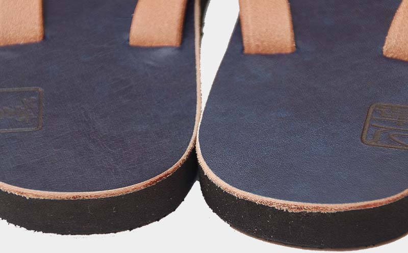 【革人】もとぶ牛　革ぞうり藍染（フラットソール・男女兼用）