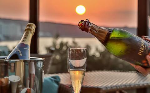 HIYORIオーシャンリゾート沖縄　【レストラン5000円&エステ12000円分のクーポン】