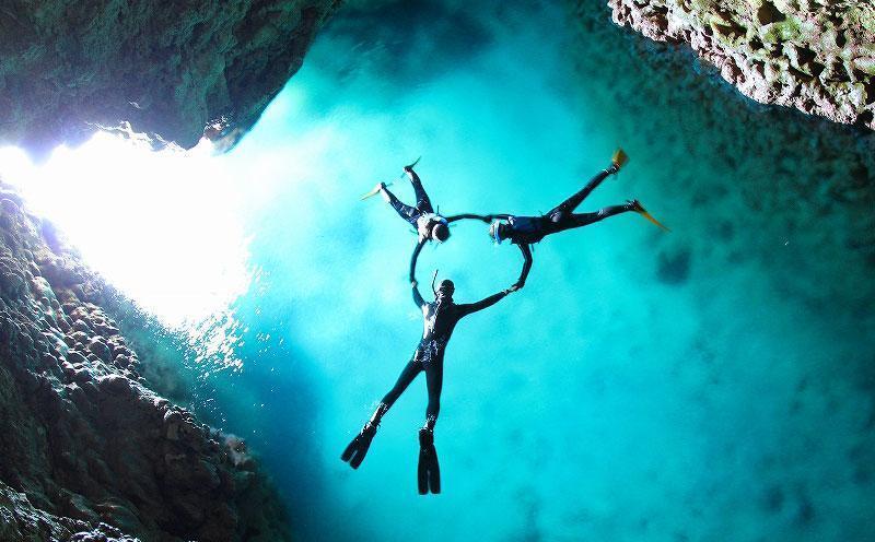 【創業21年マリンクラブナギ】水中写真データ付き！青の洞窟シュノーケリング　2名様