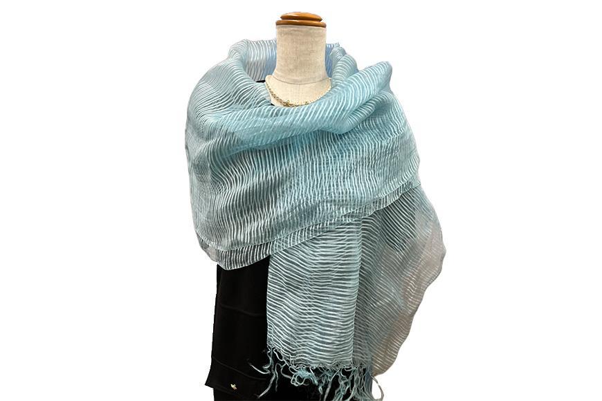 沖縄恩納村の青い海を感じて　生葉藍染め大判ストール　「珊瑚の海」