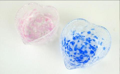 現代の名工「池宮城　善郎」作：気泡の海ハート小鉢＜青・ピンク＞