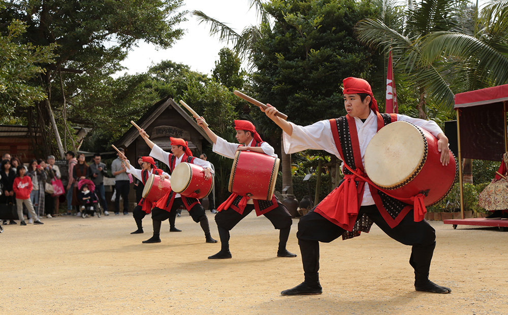 【琉球村】登録有形文化財 古民家一棟貸し切りプラン(芸能ショー観覧料金・お食事・飲み放題付き) 沖縄 古民家 有形文化財 有形文化財 食事 飲み放題 一棟 貸し切り 人気 おすすめ 伝統芸能 琉球 琉球村 ショー 観覧 写真撮影 体験 芸能 貸切ディナー 恩納村