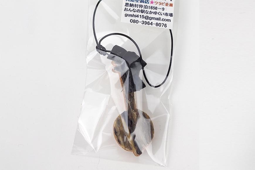 「なるほど三線」教本＋ファイル（ひと目で分かる三線の特徴）＋三線ストラップ（ヘビ革）結び昆布付き