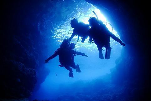 【恩納村・真栄田岬】青の洞窟体験ダイビング【2名様】