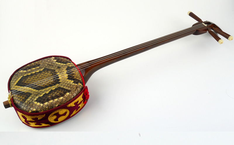 「屋良三線屋」の沖縄産クロユシギ三線