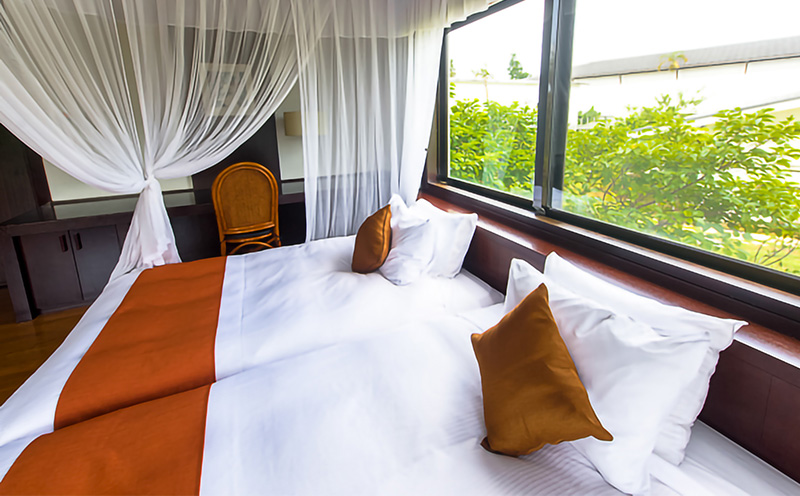 リブマックスアムス・カンナリゾートヴィラ「1泊ペア宿泊券」 コバルトブルーの海 緑豊かな山々 南国スタイルコテージ 満点の星空 テラス リラックス プール サウナ レストラン リゾートステイ 贅沢 観光 ビーチ アクティビティ ディナー ビュッフェ 和洋中 食体験 極上 地元