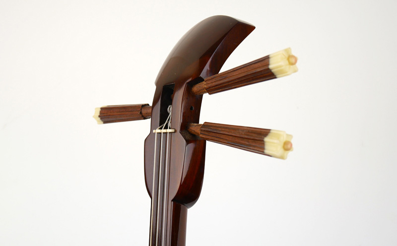 「屋良三線屋」の沖縄産クロユシギ三線