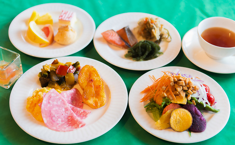 リブマックスアムス・カンナリゾートヴィラ「1泊ペア宿泊券」 コバルトブルーの海 緑豊かな山々 南国スタイルコテージ 満点の星空 テラス リラックス プール サウナ レストラン リゾートステイ 贅沢 観光 ビーチ アクティビティ ディナー ビュッフェ 和洋中 食体験 極上 地元