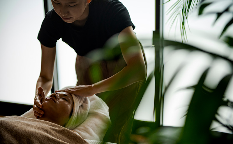 ＜9/30まで＞ペア宿泊券【スパ付き！】『THE HIRAMATSU HOTELS & RESORTS 宜野座』2連泊 （1夕・2朝食）ヴィラスイート（ツイン） ひらまつ ホテルブランド 滞在型リゾート コバルトブルー 亜熱帯グリーン 朝日 自然 美食 居心地 マリンスポーツ 沖縄の海 旅行 記念日 贅沢 リゾートホテル 特別 くつろぎ 人気 至福 楽しみ