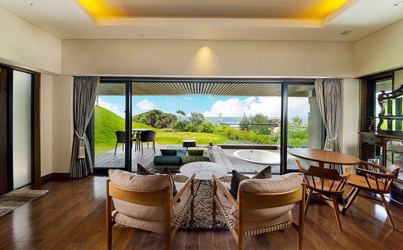 ふるさと納税宿泊ギフト券50000円 【THE HIRAMATSU HOTELS & RESORTS 宜野座】 ひらまつ ホテルブランド 滞在型リゾート コバルトブルー 亜熱帯グリーン 朝日 自然 美食 居心地 マリンスポーツ 沖縄の海 旅行 記念日 贅沢 リゾートホテル 特別な くつろぎ 人気 至福 楽しみ