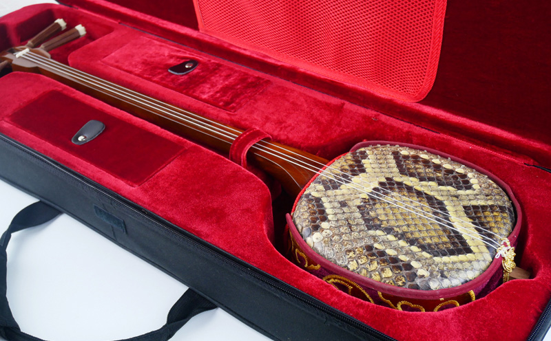 「屋良三線屋」の沖縄産クロユシギ三線