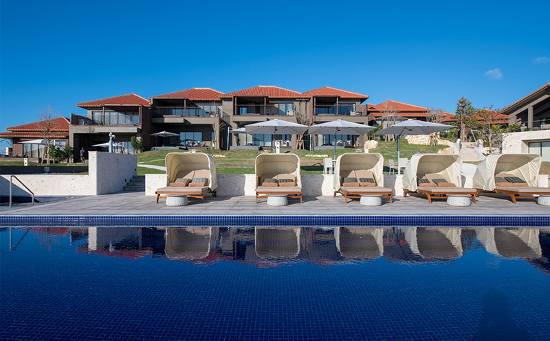 ふるさと納税宿泊ギフト券50000円×10枚セット【THE HIRAMATSU HOTELS & RESORTS 宜野座】 ひらまつ ホテルブランド 滞在型リゾート コバルトブルー 亜熱帯グリーン 朝日 自然 美食 居心地 マリンスポーツ 沖縄の海 旅行 記念日 贅沢 リゾートホテル 特別な くつろぎ 人気 至福 楽しみ